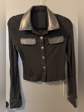 Commense Black Long-Sleeve Cropped Top with Button Cuffs